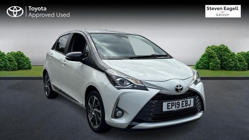 White/black Used 2019 Toyota Yaris Hatchback | £11,400 (A bit pricey) - Image 1/4