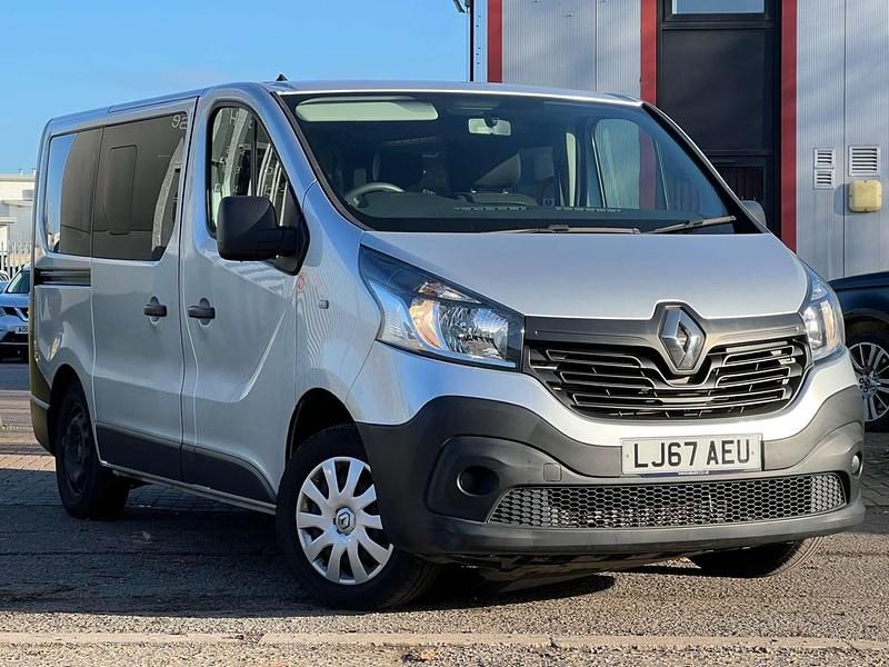 Silver Used 2017 Renault Trafic Business MPV | £11,340 (Expensive) - Image 1/3
