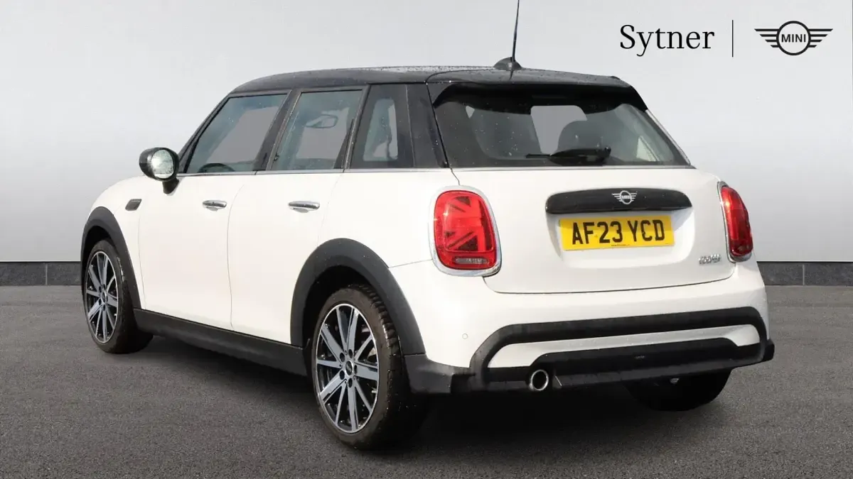 Used Mini Cooper Classic 134 HP (98 kW) 2023 White Hatchback