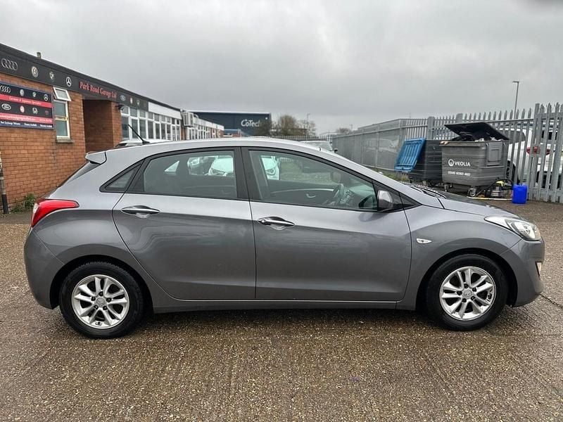 Used Hyundai i30 Active 100 HP (73 kW) 2014 Grey Hatchback