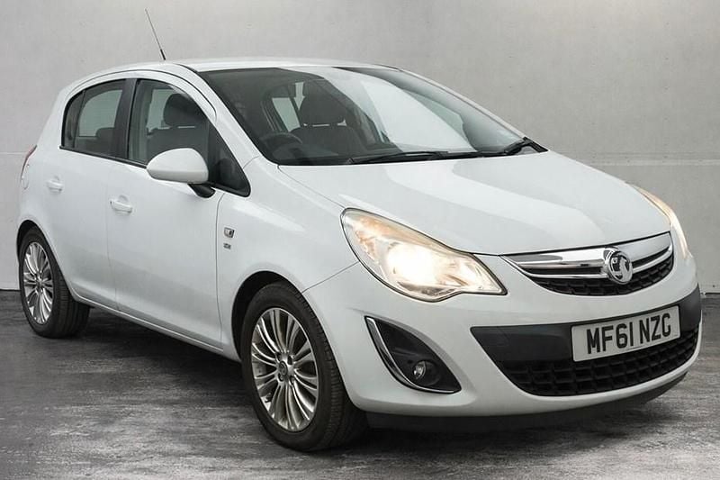Used Vauxhall Corsa 100 HP (73 kW) 2011 White Hatchback