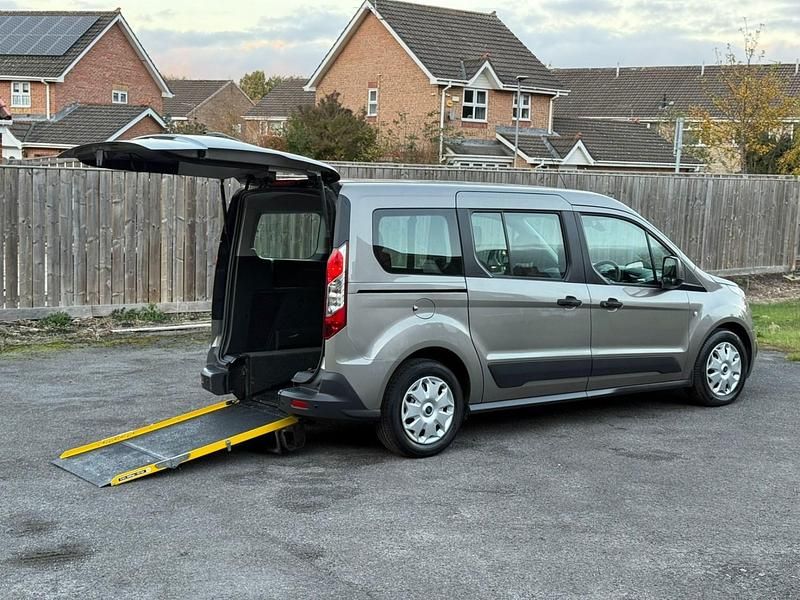 Silver Used 2018 Ford Grand Tourneo Connect Zetec MPV | £11,895 (Good price) - Image 1/4