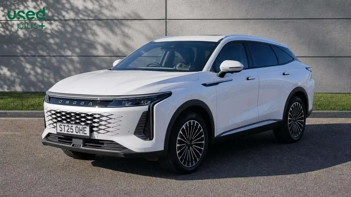 Used Omoda 9 537 HP (394 kW) 2025 White SUV