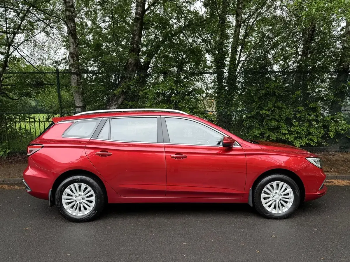 Käytetty MG MG5 EV Exclusive 114 kW (156 HP) 2021 Punainen Farmari