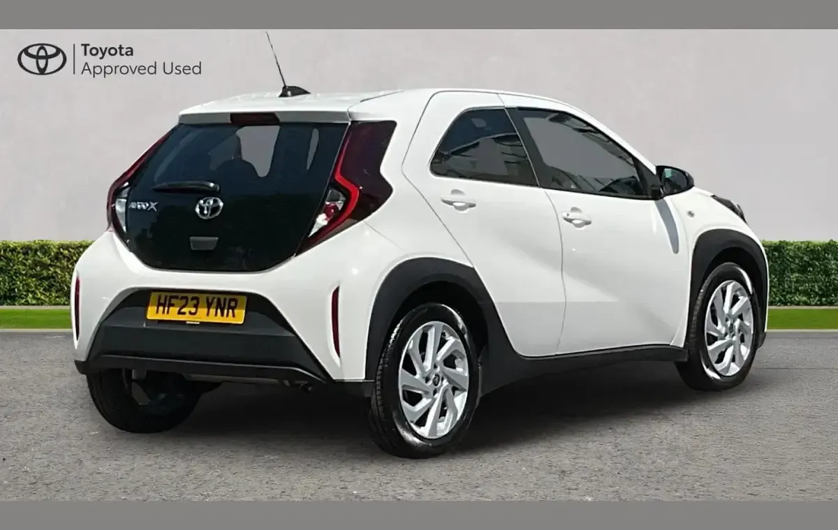 Used Toyota Aygo X PURE 72 HP (52 kW) 2023 White SUV
