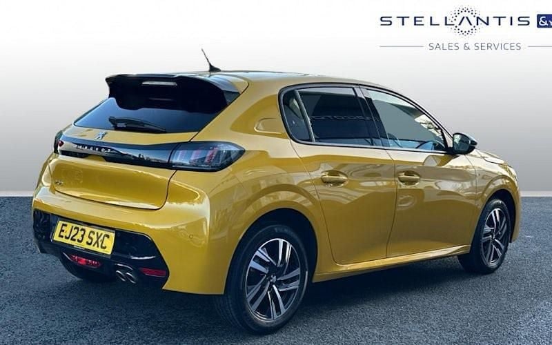 Used Peugeot 208 Allure+ 131 HP (96 kW) 2023 Yellow Hatchback