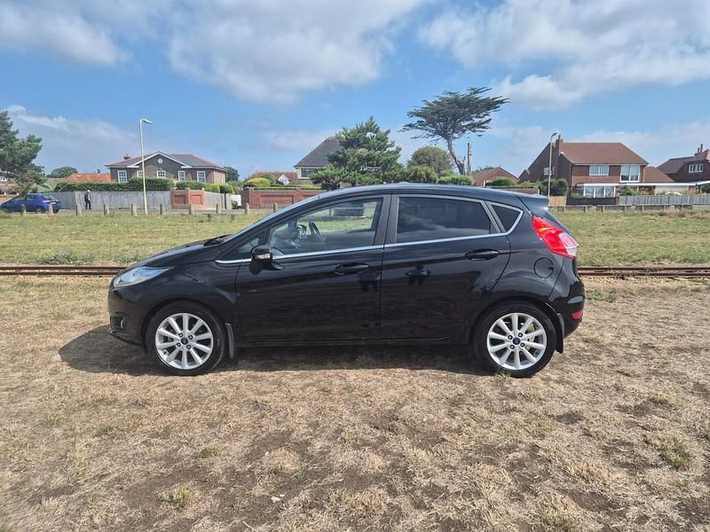 Panther black metallic Used 2016 Ford Fiesta Titanium Hatchback | £8,695 (A bit pricey) - Image 1/4