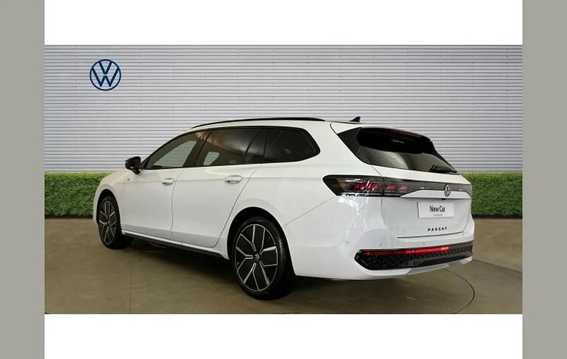 New VW Passat R-line 147 HP (108 kW) 2025 Other Estate