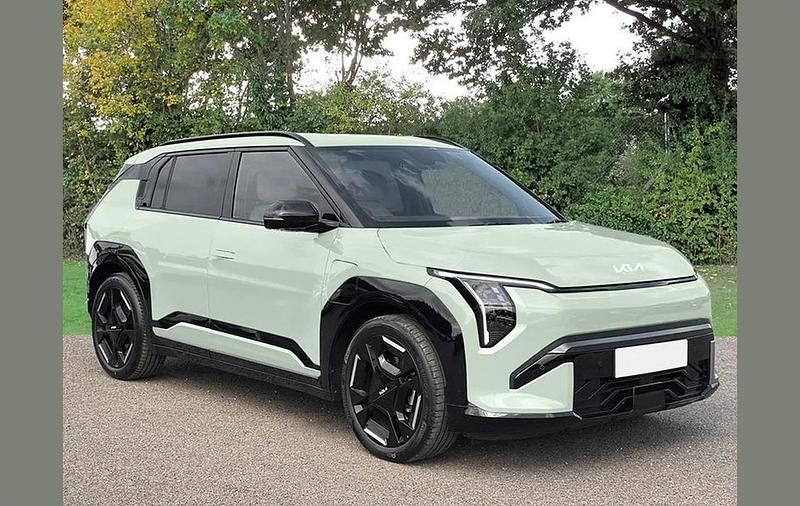 Green Used 2025 Kia EV3 GT-Line SUV | £33,495 (Fair price) - Image 1/1