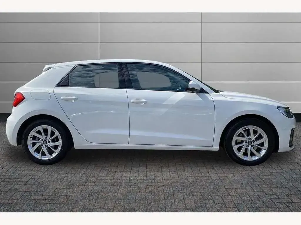 Used Audi A1 Sport 110 HP (80 kW) 2023 White SUV