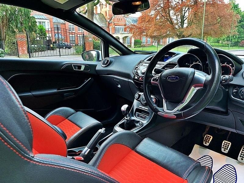 Used Ford Fiesta ST 2015 Orange Hatchback