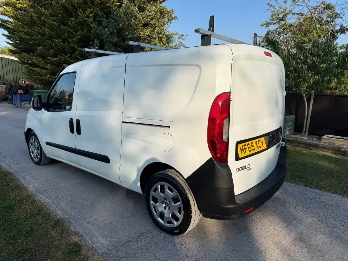 Used Fiat Doblò 105 HP (77 kW) 2015 White MPV