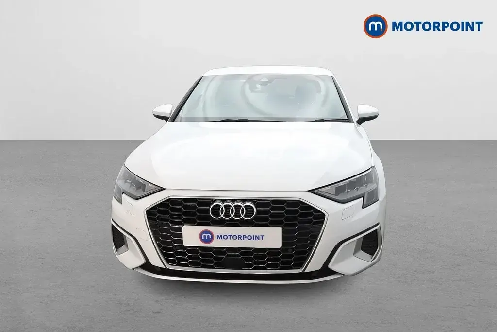 Second-hand Audi A3 Sport 150 CP (110 kW) 2023 Alb Berlinǎ