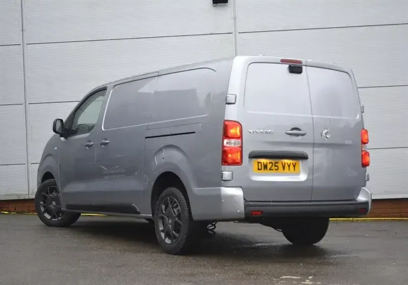 Novo Vauxhall Vivaro S 120 HP (88 kW) 2025 Cinzento Monovolume