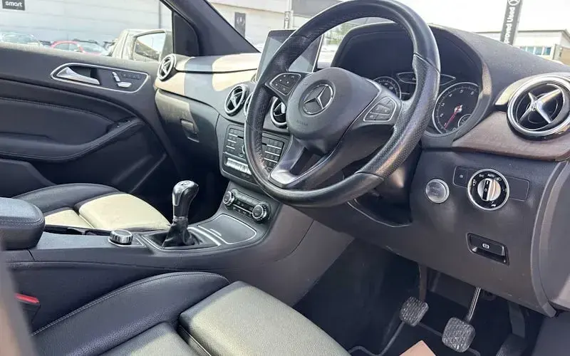 Used Mercedes B180 Exclusive 122 HP (89 kW) 2019 Grey Hatchback