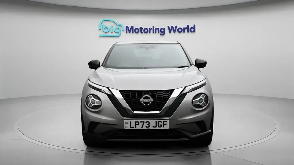 Used Nissan Juke N-Connecta 114 HP (83 kW) 2023 Silver SUV