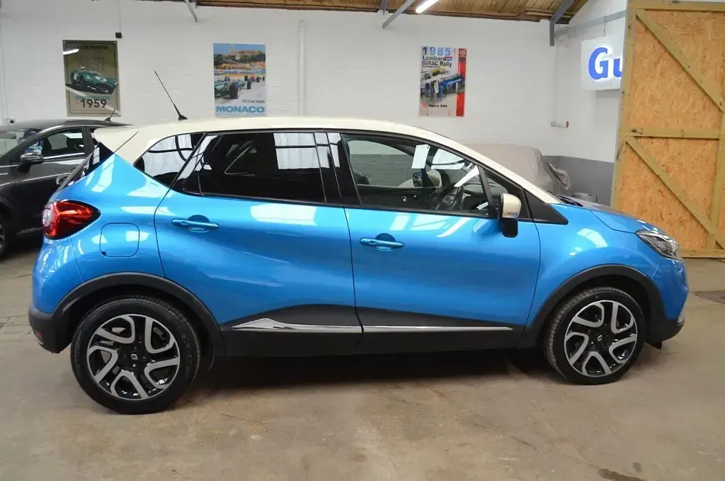 Used Renault Captur Dynamique 90 HP (66 kW) 2016 Blue SUV