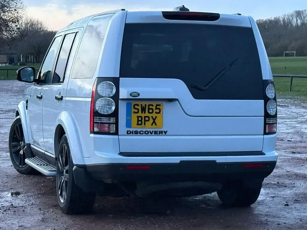 Used Land Rover Discovery 4 HSE 256 HP (188 kW) 2015 White SUV