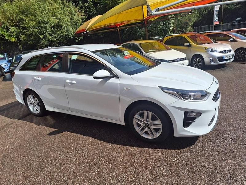 Usado Kia Ceed 136 CV (100 kW) 2019 Blanco Utilitario