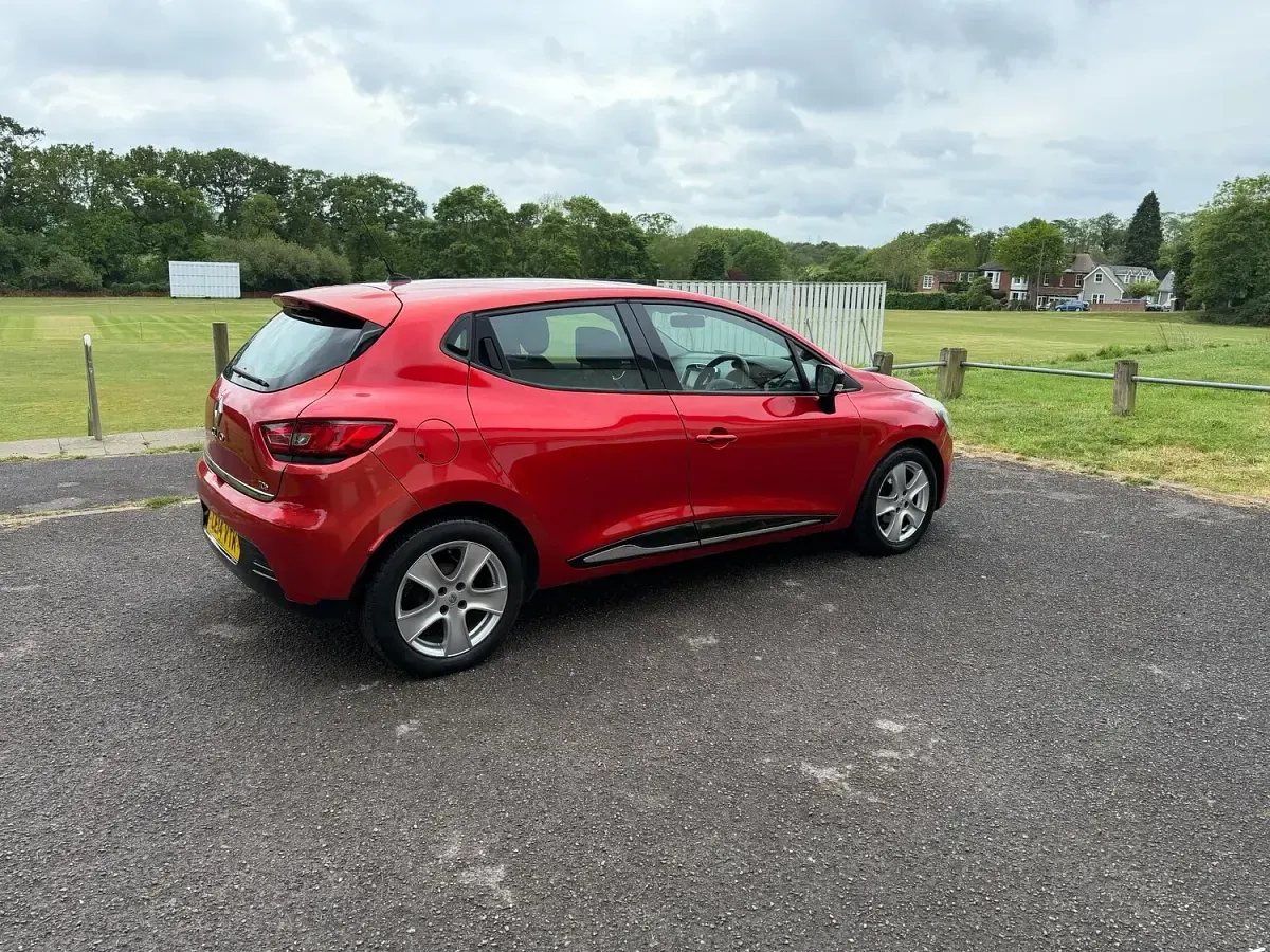 Used Renault Clio Dynamique 90 HP (66 kW) 2014 Red Hatchback