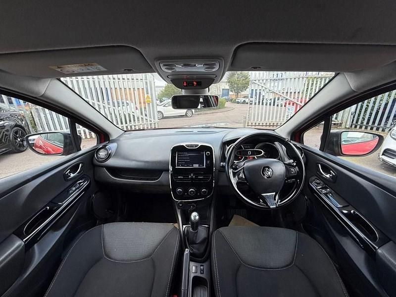 Used Renault Clio IV Dynamique 75 HP (55 kW) 2014 Red Hatchback