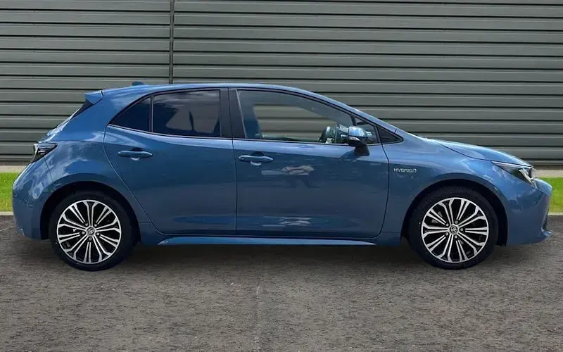 Second-hand Toyota Corolla Design 184 CP (135 kW) 2022 Hatchback