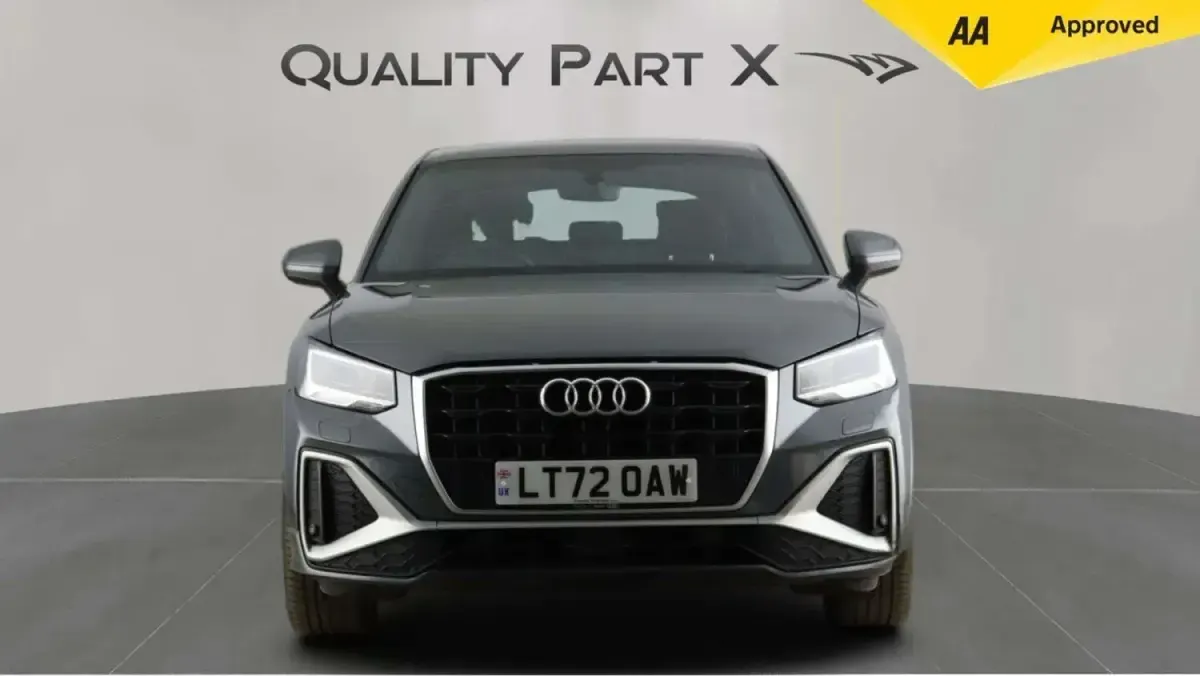 Begagnad Audi Q2 S-Line 2022 Grå SUV