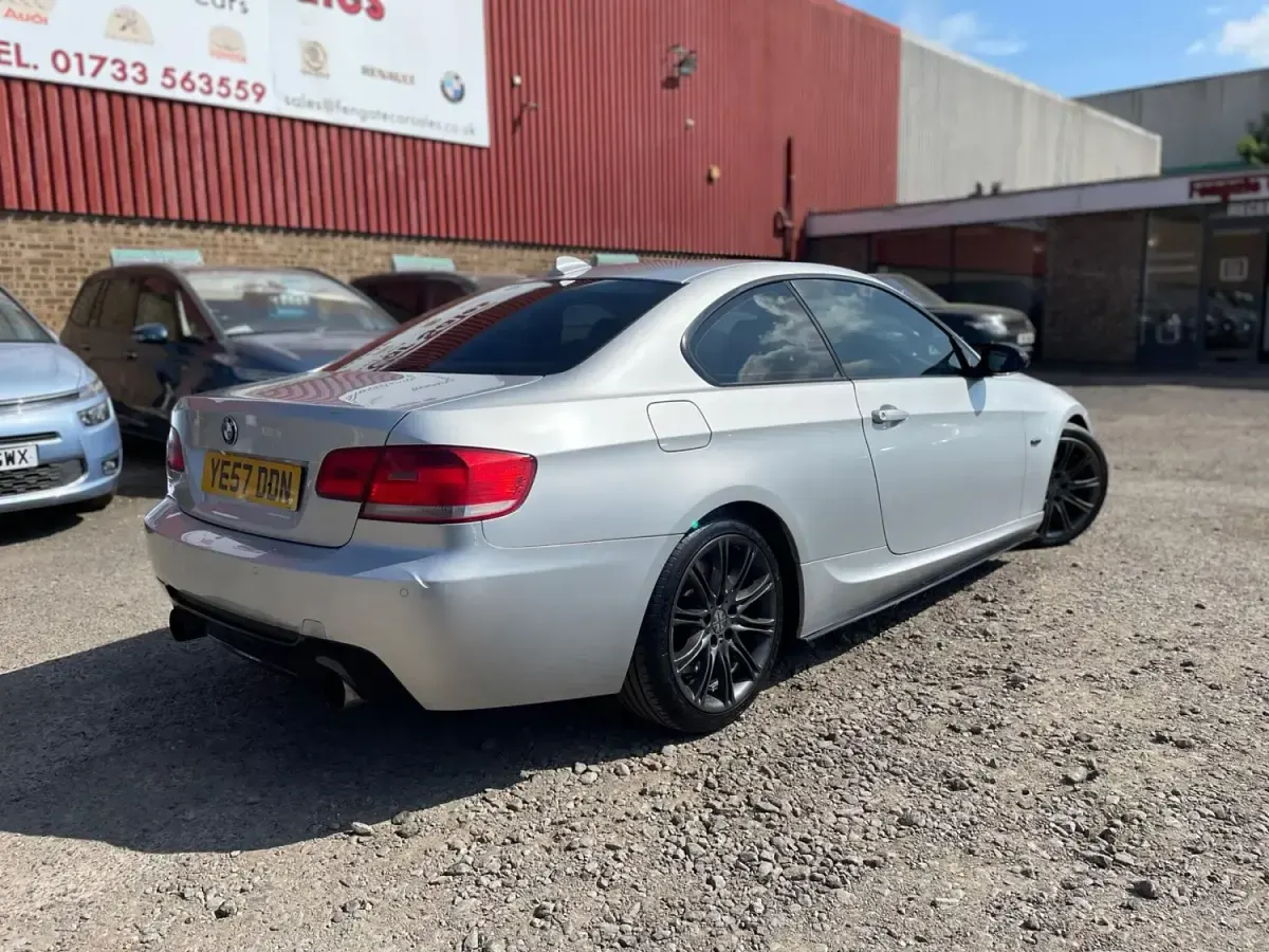 Begagnad BMW 325 M Sport 2007 Silver Sportkupé