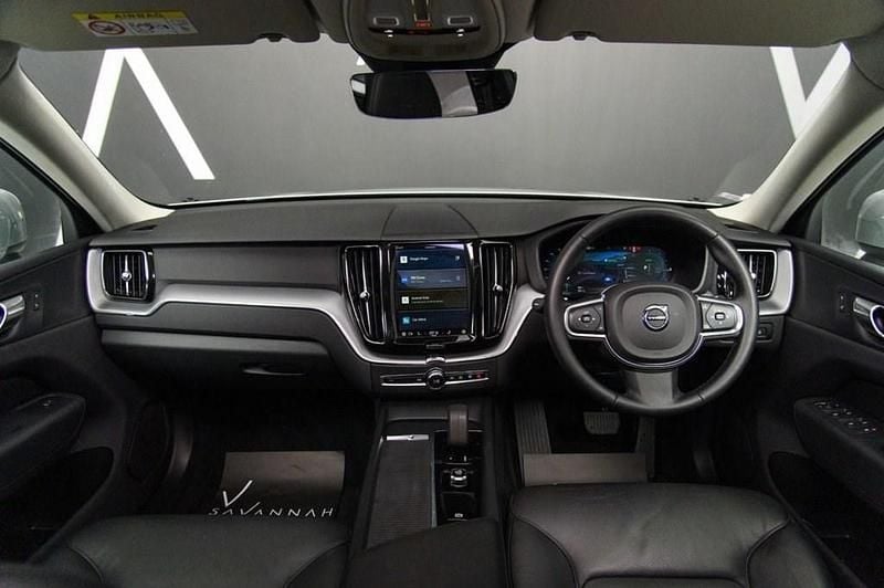 Used Volvo XC60 Inscription 250 HP (183 kW) 2021 Silver SUV