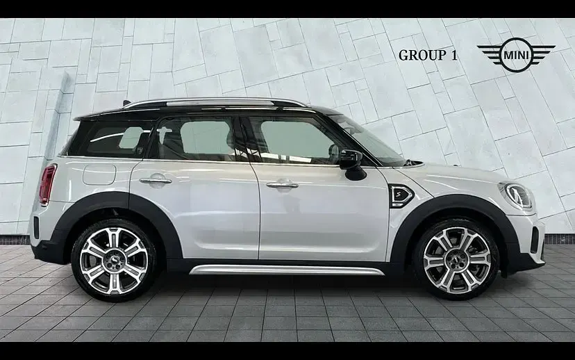 Used Mini Cooper S Countryman Exclusive 176 HP (129 kW) 2022 White silver SUV