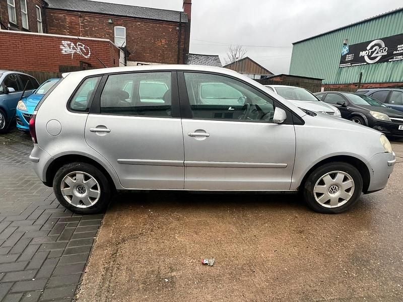 Begagnad VW Polo S 75 HK (55 kW) 2006 Silver Halvkombi