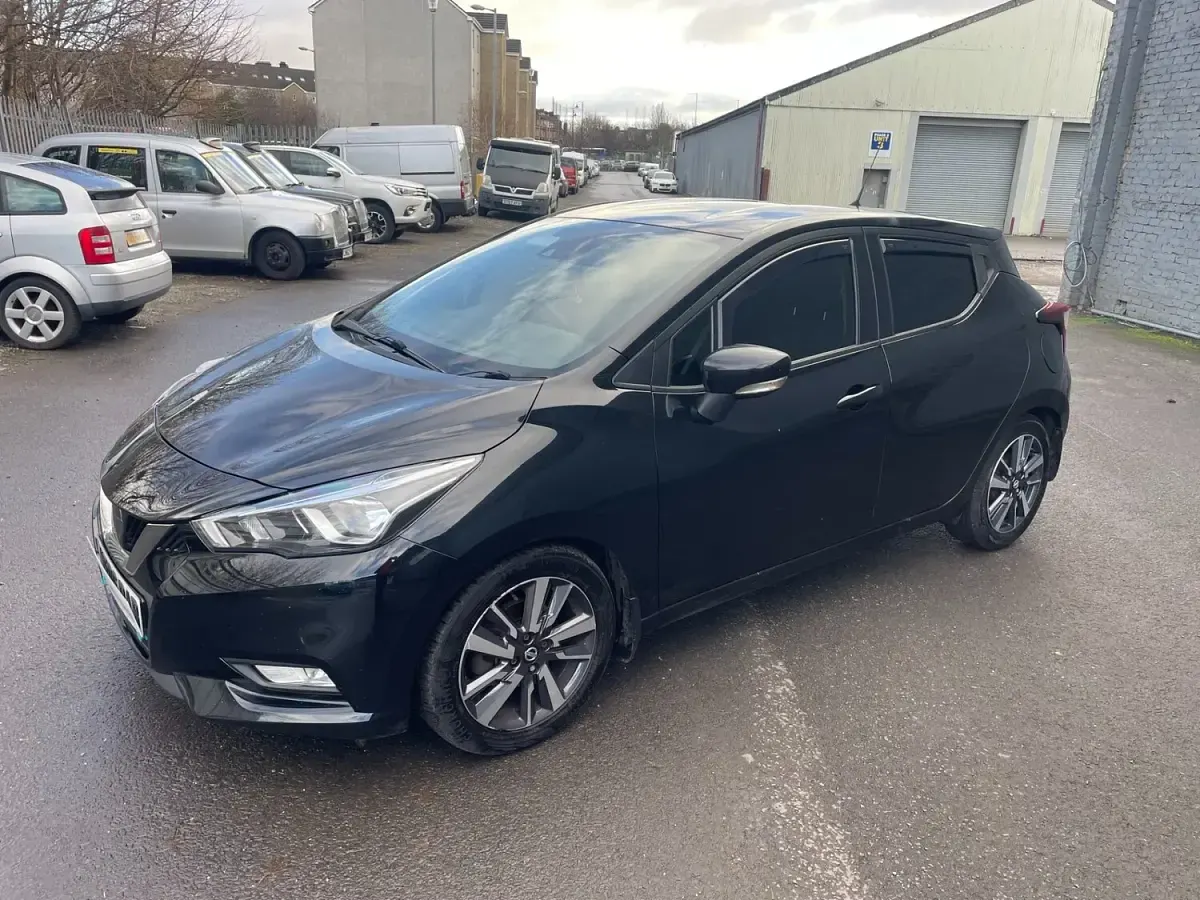 Usado Nissan Micra Acenta 90 HP (66 kW) 2017 Preto Citadino