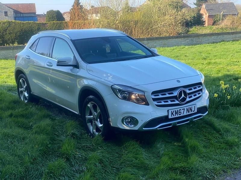 Used Mercedes GLA200 Executive 136 HP (100 kW) 2017 White SUV