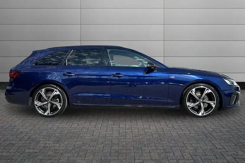 Used Audi A4 Black Edition 148 HP (108 kW) 2022 Blue Estate