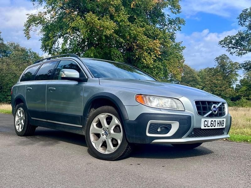 Silver Used 2011 Volvo XC70 SE Lux SUV | £5,000 (Fair price) - Image 1/4