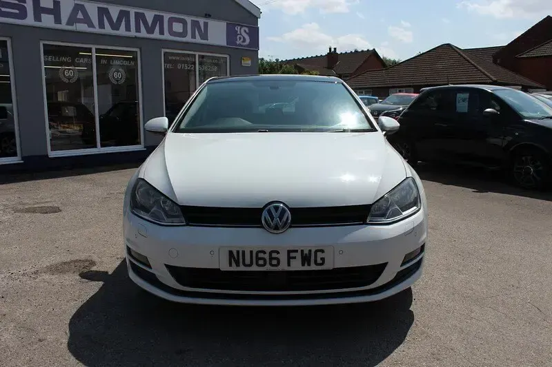 Used VW Golf VII Edition 125 HP (91 kW) 2016 White Hatchback