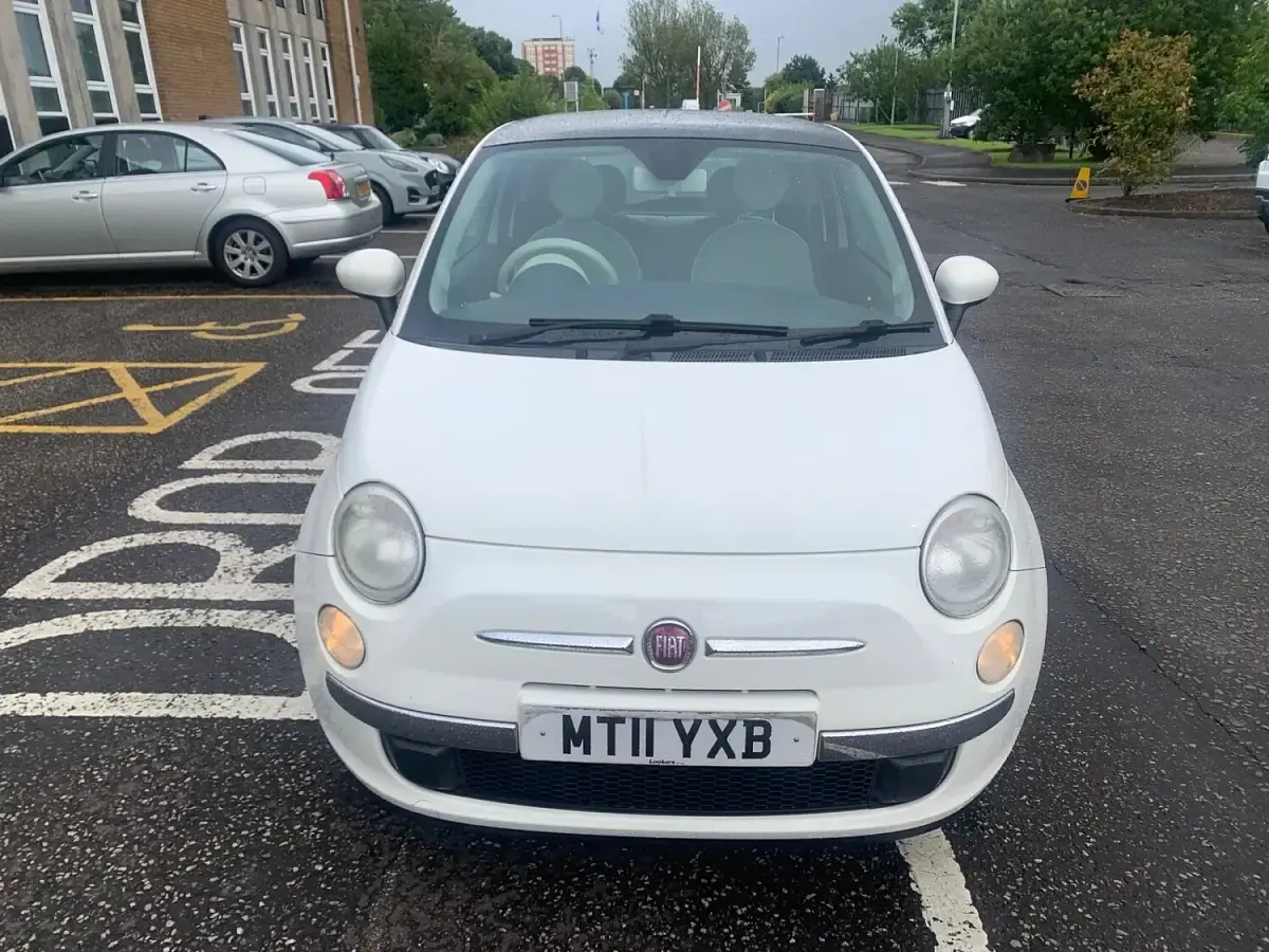 Used Fiat 500 Lounge 69 HP (50 kW) 2011 White Hatchback