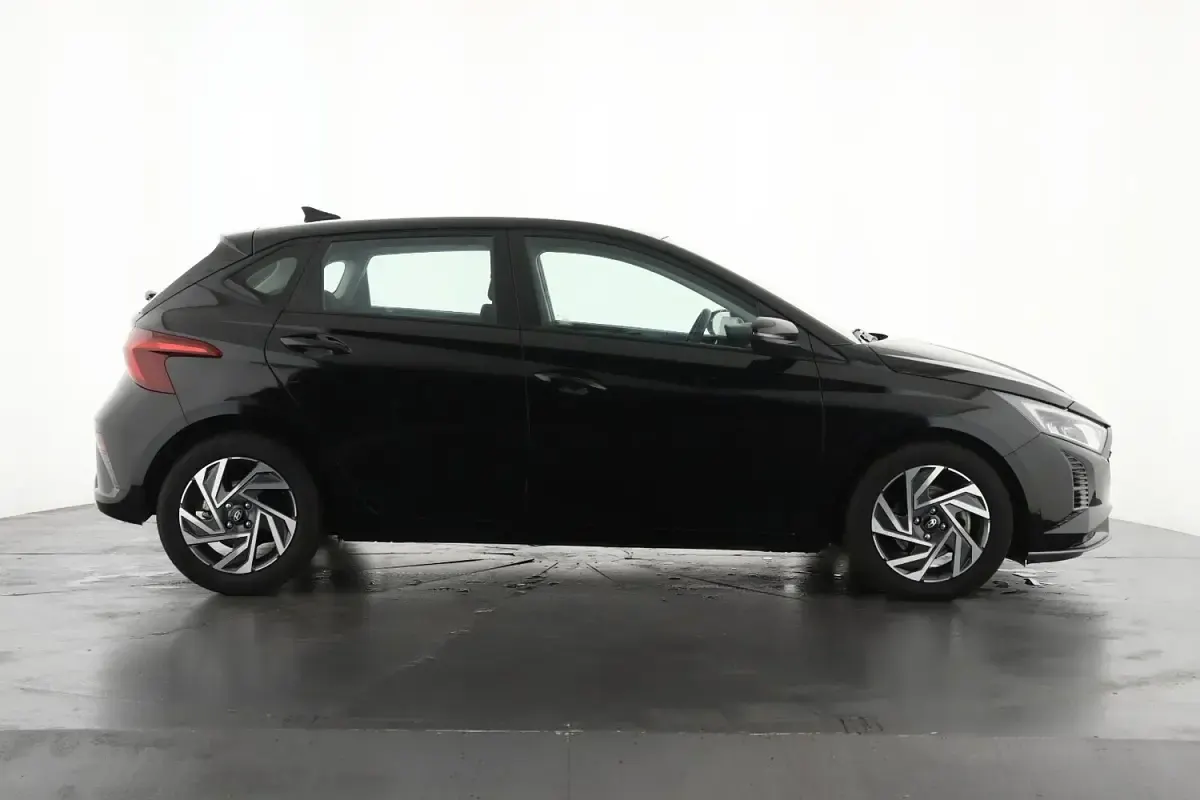 Used Hyundai i20 Advanced 90 HP (66 kW) 2024 Black Hatchback