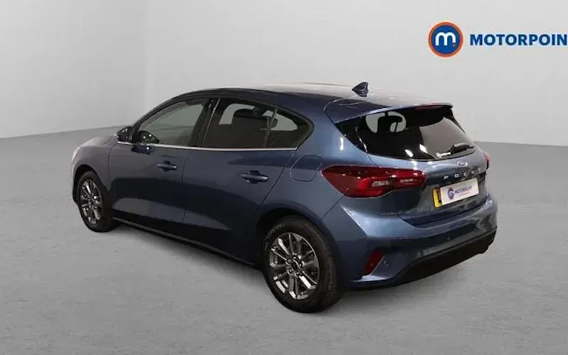 Begagnad Ford Focus Titanium 155 HK (114 kW) 2023 Blå Halvkombi