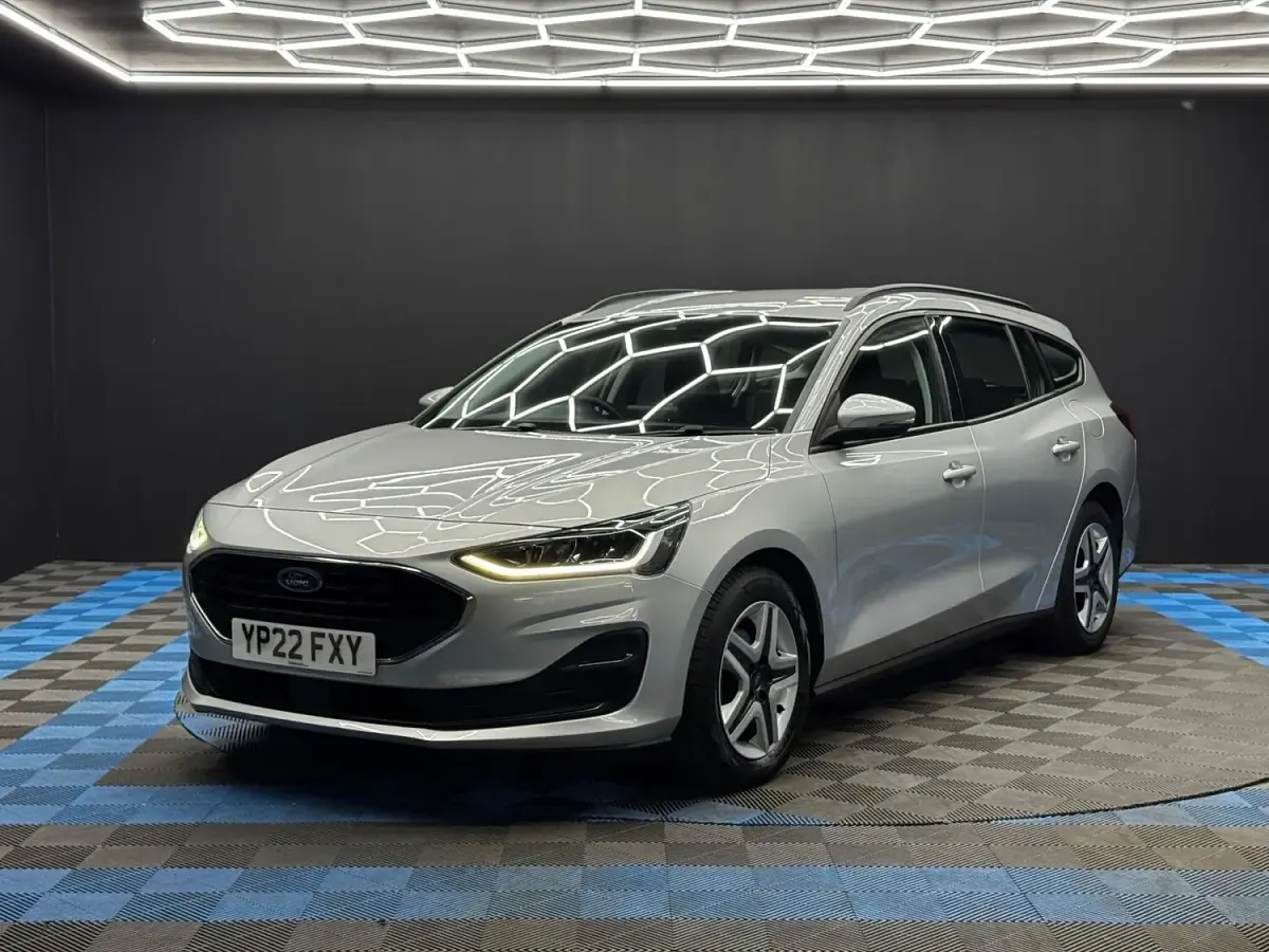Usado Ford Focus Trend 120 HP (88 kW) 2022 Prateado Carrinha
