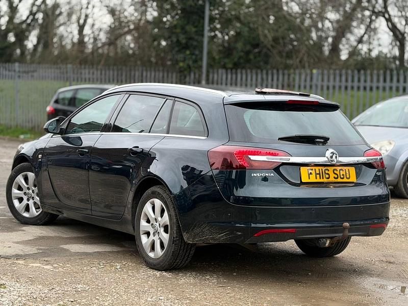 Used Vauxhall Insignia SRi 2016 Green Estate