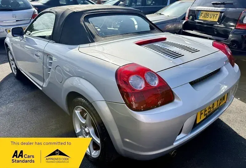 Used Toyota MR2 140 HP (102 kW) 2004 Silver Cabriolet