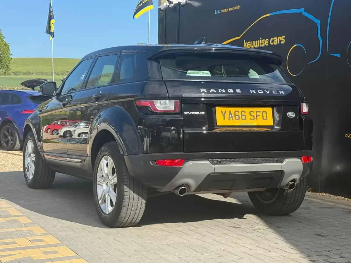 Używany Land Rover Range Rover evoque SE 150 KM (110 kW) 2017 Czarny Kombi