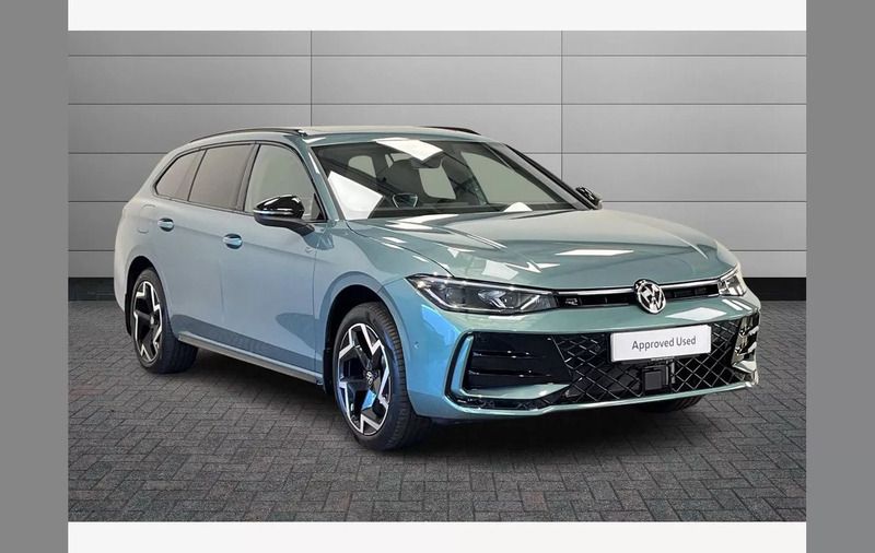 Mariposit green metallic Used 2025 VW Passat R-line Estate | £39,790 - Image 1/4