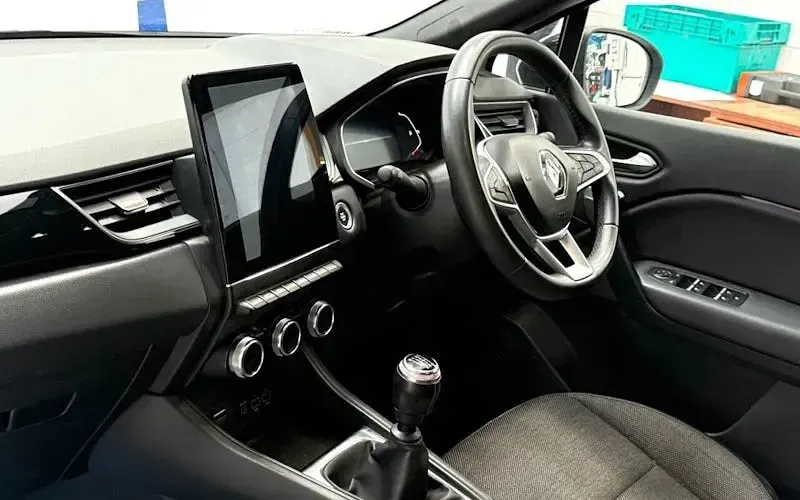 Used Renault Captur Rive Gauche 91 HP (66 kW) 2022 White SUV