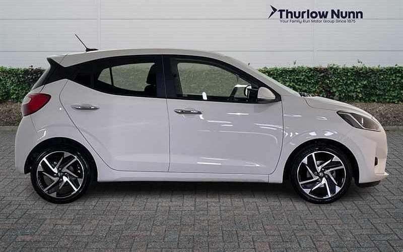 Used Hyundai i10 Premium 79 HP (58 kW) 2025 White Hatchback