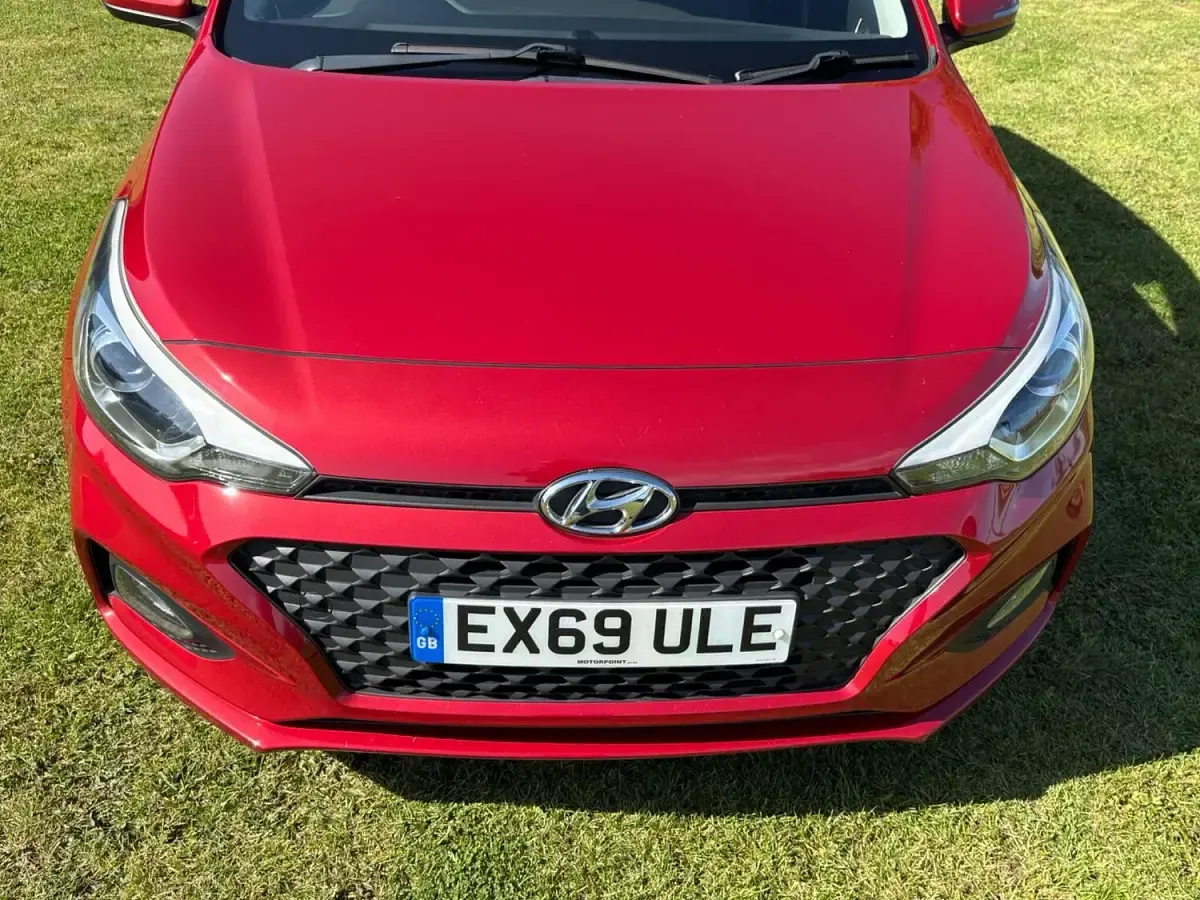 Used Hyundai i20 SE 84 HP (61 kW) 2019 Red Hatchback
