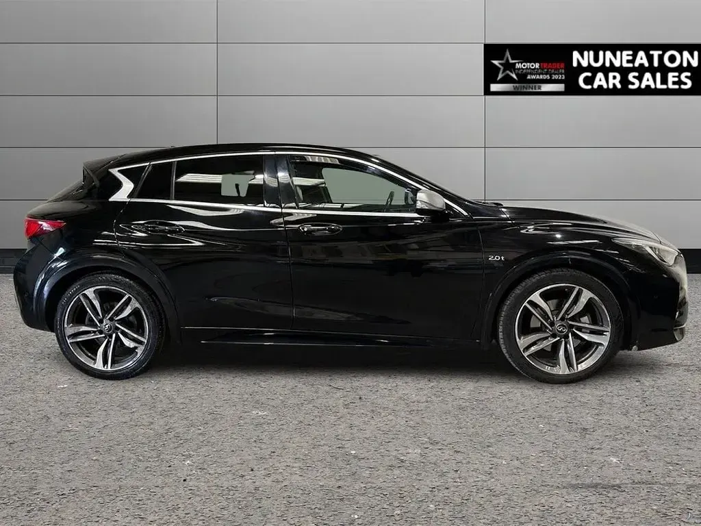 Used Infiniti Q30 Sport Tech 211 HP (155 kW) 2017 Black Hatchback