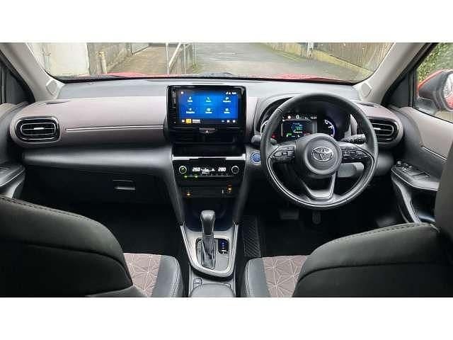 Used Toyota Yaris Cross 113 HP (83 kW) 2023 Red SUV