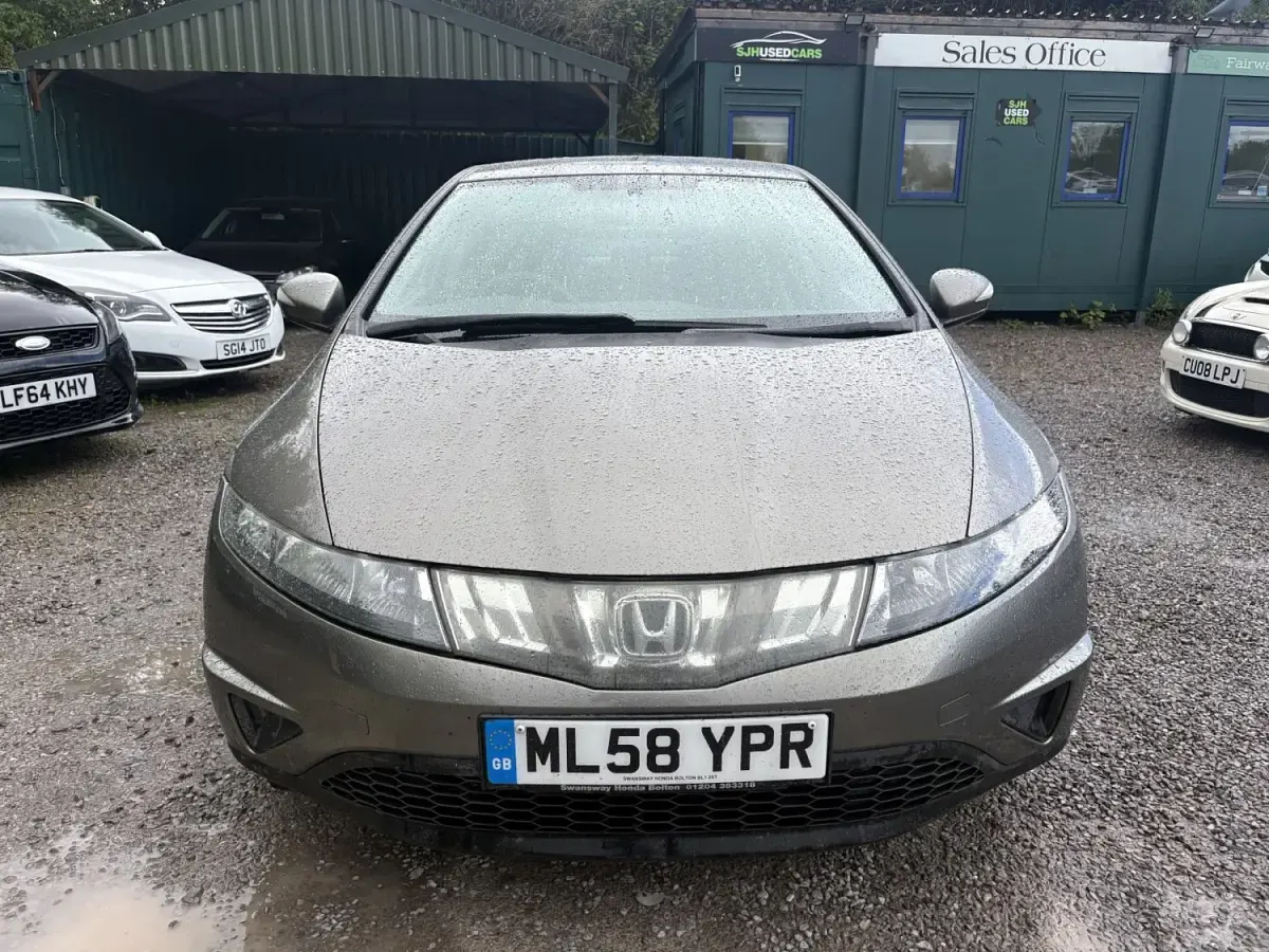 Begagnad Honda Civic SE 140 HK (102 kW) 2008 Grå Halvkombi
